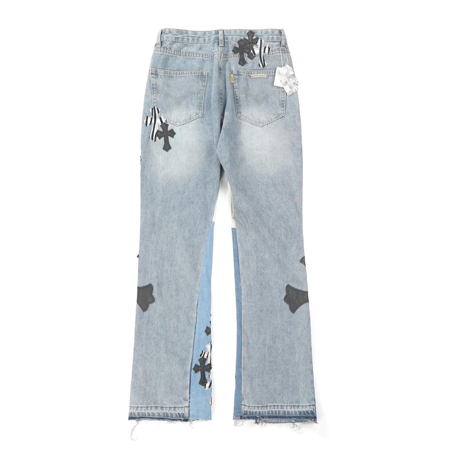 P280 CH Chromehearts zebra black and white cross patch patchwork jeans, priced at 34W level, patchwork cross pattern embellishment, washed jeans! ! An absolutely high-end luxury product, a 1.9W-level god-level single product, a super popular product, made by top heavy industry, a magic weapon that cannot be missed! [About Zangyin] This is an extremely luxurious fashion brand that can also be called the aristocracy of the high street. It has always been an exclusive brand for some hipsters or rich second generations. Compared with ordinary high streets, it is more luxurious and noble. Compared with luxury brands, it is more fashionable and individual. It has always been a brand that I have a special liking for. [Top heavy industry fashion design] Consistently high-street luxury style. Speaking of this style, the Zangyin family and GU family are definitely the leading representative brands. Especially the Zangyin family has really achieved a state-of-the-art effect in creating high-street style. The unique washed material is used to create this style. The color system is already quite eye-catching. After it is decorated with patchwork cross flowers, it cleverly highlights the charm of the brand. Secondly, this style uses classic The high-waist cutting design highlights the long legs and fashionable temperament of the upper body. The brand is highly recognizable and the slim fit configuration is more suitable for daily wear. It is a product that interprets personality, fashion, and specifications at a glance. This single product is enough to make any fan excited. It can be a white T-shirt for a youthful college style, or a tight suspender for a royal style. It has strong matching ability and can be easily controlled by men.  [Materials and craftsmanship] Needless to say, this point goes without saying. As an excellent craftsman brand, Zangyin’s requirements for details and craftsmanship are really perfect. The washed color of this model has gone through so many processes, not to mention the embellishment of denim appliques. It is also purely hand-made and sewn. Just like what they believe in, only hand-made things have soul and have the meaning of wear. A top-notch heavy-duty fashionable denim item, I look forward to your perfect interpretation! !  Color: blue Size: 28-36